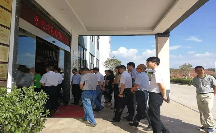 喜迎贛州章貢經(jīng)開區(qū)黨工委張家斌書記一行蒞臨歐博考察指導工作