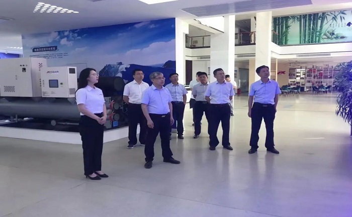 省、市、區(qū)人社領(lǐng)導(dǎo)一行蒞臨歐博空調(diào)參觀指導(dǎo)工作!